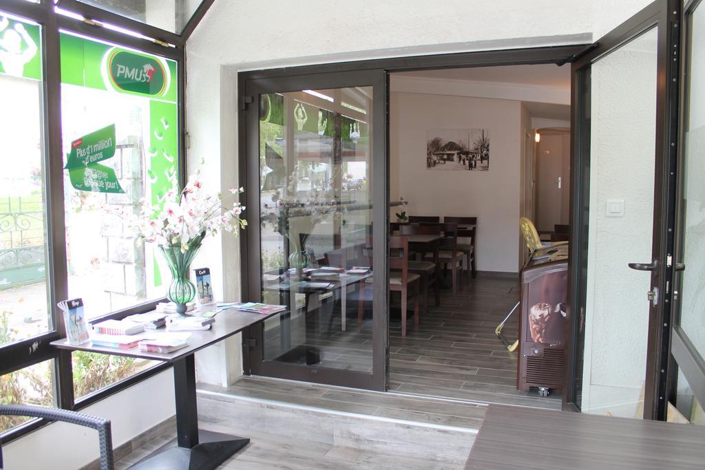 La Hourquie Cafe Hotel Morlaas Exterior photo