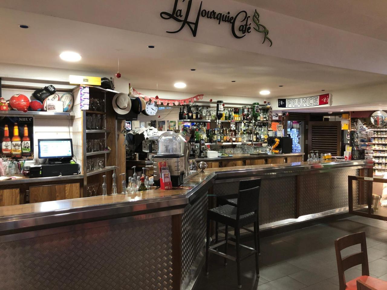 La Hourquie Cafe Hotel Morlaas Exterior photo